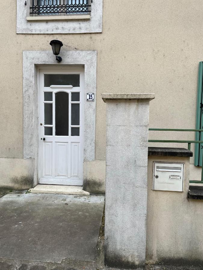 T3-Balcon Plein Sud-Acces Direct Au Bord Du Loing Apartment Moret sur Loing Bagian luar foto